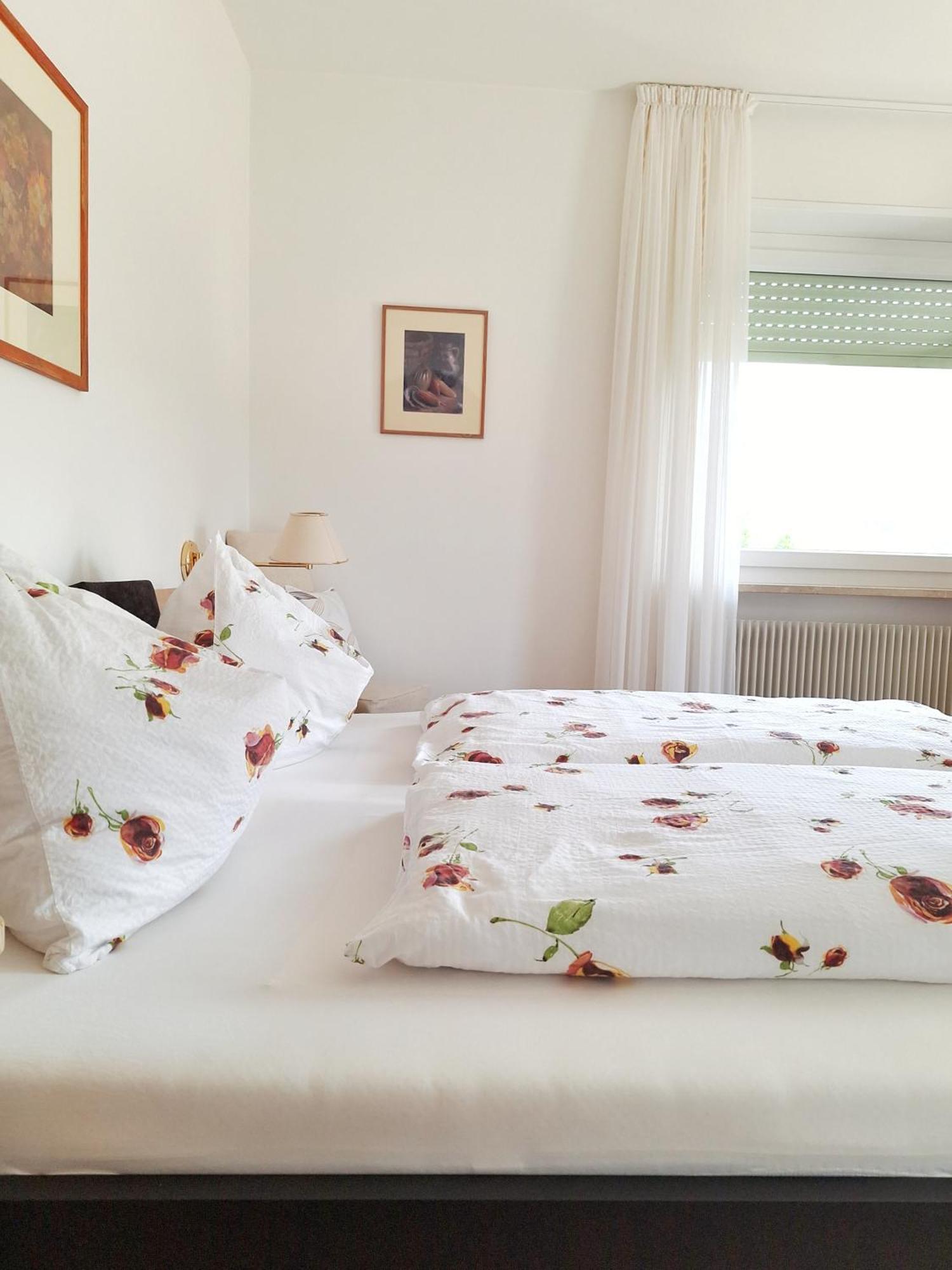Bed and Breakfast Cafe Rudi Living Парчинес Экстерьер фото